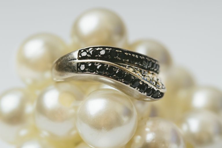 ヴィトンが築く唯一無二の資産価値とリセール市場の揺るぎない信頼